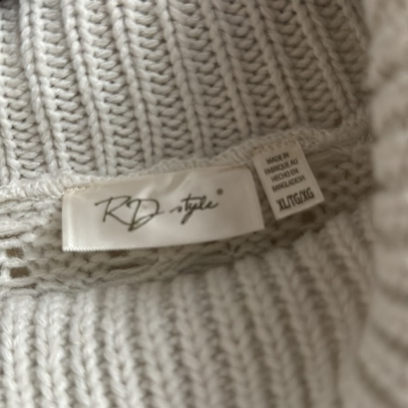 Sleeveless sweater. Current season. - Picture 5 of 5